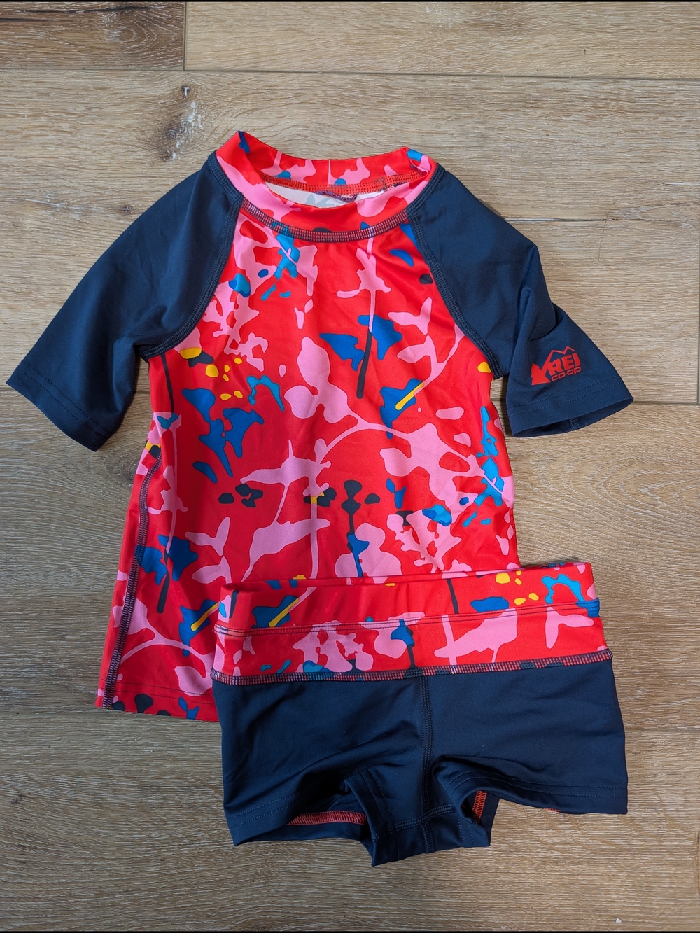 NEW Girls REI swim set sz 4-5 Rash Guard Boy Shorts Swimsuit Set